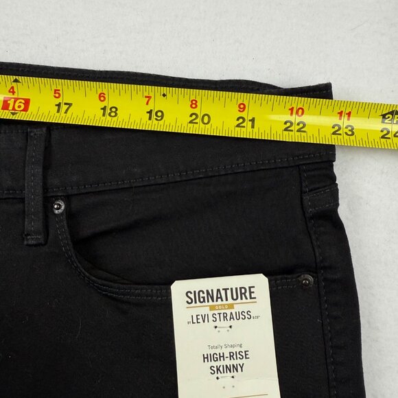 Signature By Levi Strauss Gold Women's Totally Shaping Skinny Black Jeans 26L NW - Picture 9 of 12